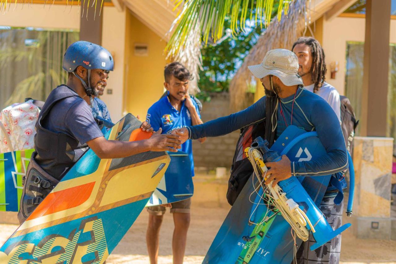 Blue Waves Kite Surfing Beach Resort Калпития Экстерьер фото